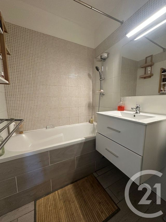 Appartement T2 &agrave; louer - 2 pi&egrave;ces - 43,26 m2 - Marseille - 13013 - PROVENCE-ALPES-COTE-D-AZUR