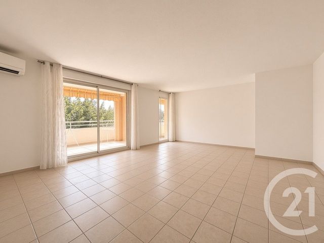 Appartement T3 &agrave; louer - 3 pi&egrave;ces - 80,60 m2 - Plan De Cuques - 13 - PROVENCE-ALPES-COTE-D-AZUR