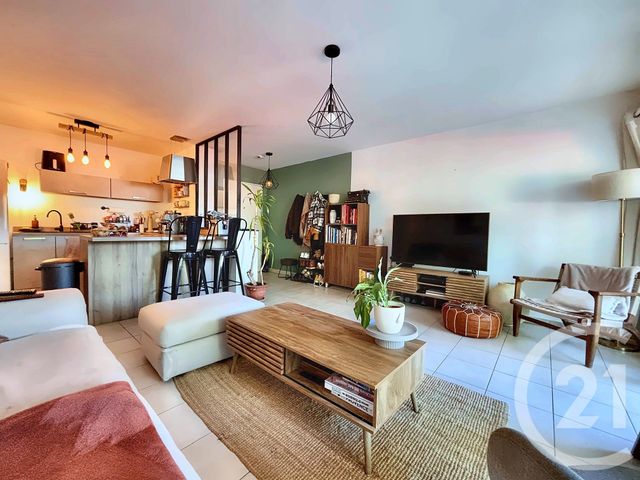 Appartement T3 &agrave; louer - 3 pi&egrave;ces - 64,34 m2 - Marseille - 13013 - PROVENCE-ALPES-COTE-D-AZUR