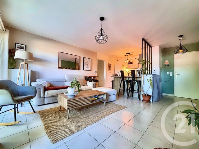 Appartement T3 &agrave; louer - 3 pi&egrave;ces - 64,34 m2 - Marseille - 13013 - PROVENCE-ALPES-COTE-D-AZUR