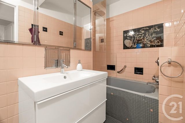 Appartement F5 &agrave; vendre - 5 pi&egrave;ces - 128,71 m2 - Paris - 75018 - ILE-DE-FRANCE