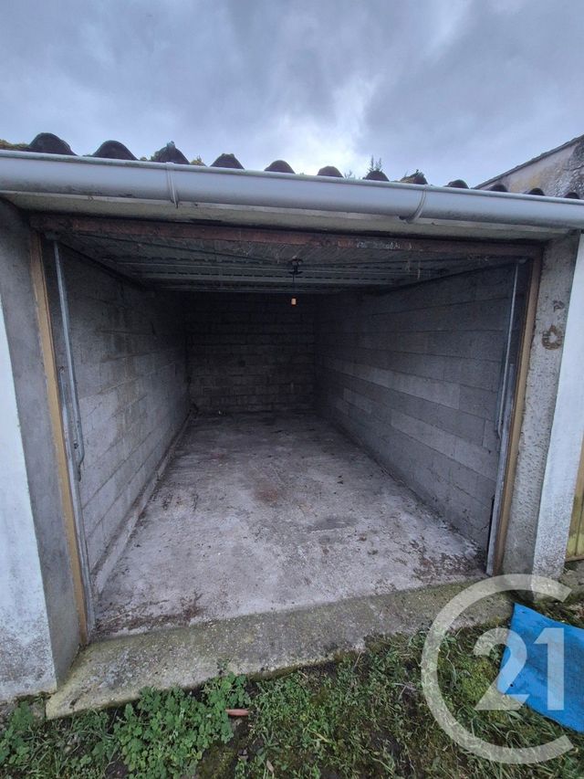 Parking &agrave; louer - 8 m2 - Corbeil Essonnes - 91 - ILE-DE-FRANCE