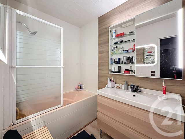 Appartement à vendre - 4 pièces - 75 m2 - Corbeil Essonnes - 91 - ILE-DE-FRANCE