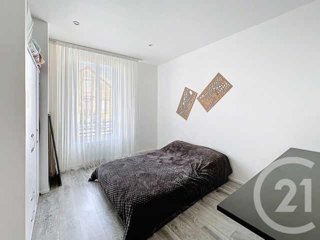 Maison à vendre - 9 pièces - 220,69 m2 - Villeneuve St Georges - 94 - ILE-DE-FRANCE