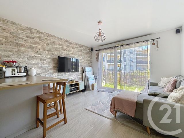 Appartement F2 à louer - 2 pièces - 40,90 m2 - Corbeil Essonnes - 91 - ILE-DE-FRANCE