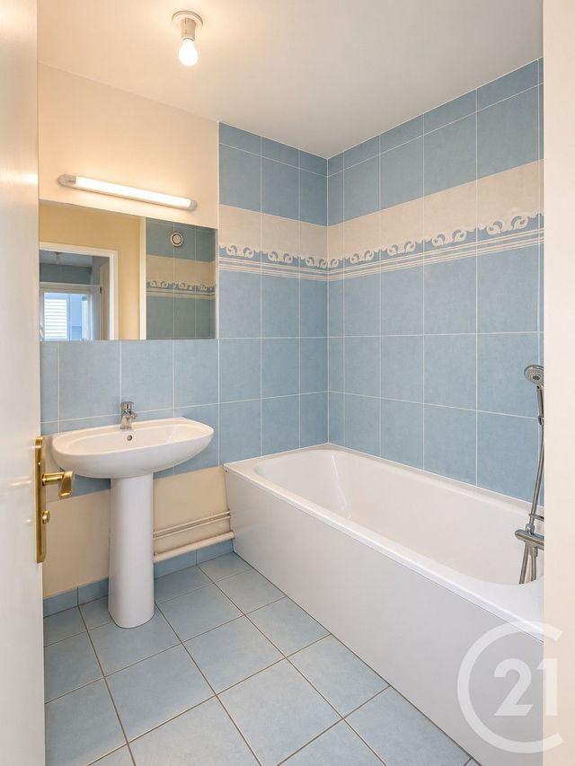 Appartement T3 &agrave; vendre - 3 pi&egrave;ces - 56,59 m2 - Ste Genevieve Des Bois - 91 - ILE-DE-FRANCE