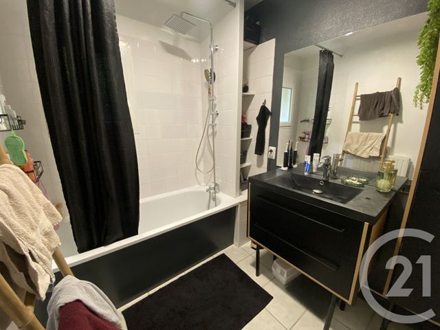 Maison &agrave; vendre - 4 pi&egrave;ces - 90 m2 - Sury En Vaux - 18 - CENTRE