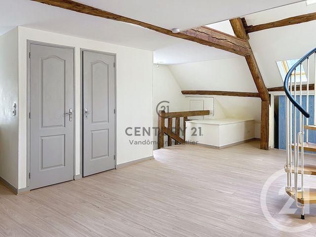 Appartement Duplex &agrave; louer - 2 pi&egrave;ces - 46,70 m2 - La Ferte Milon - 02 - PICARDIE