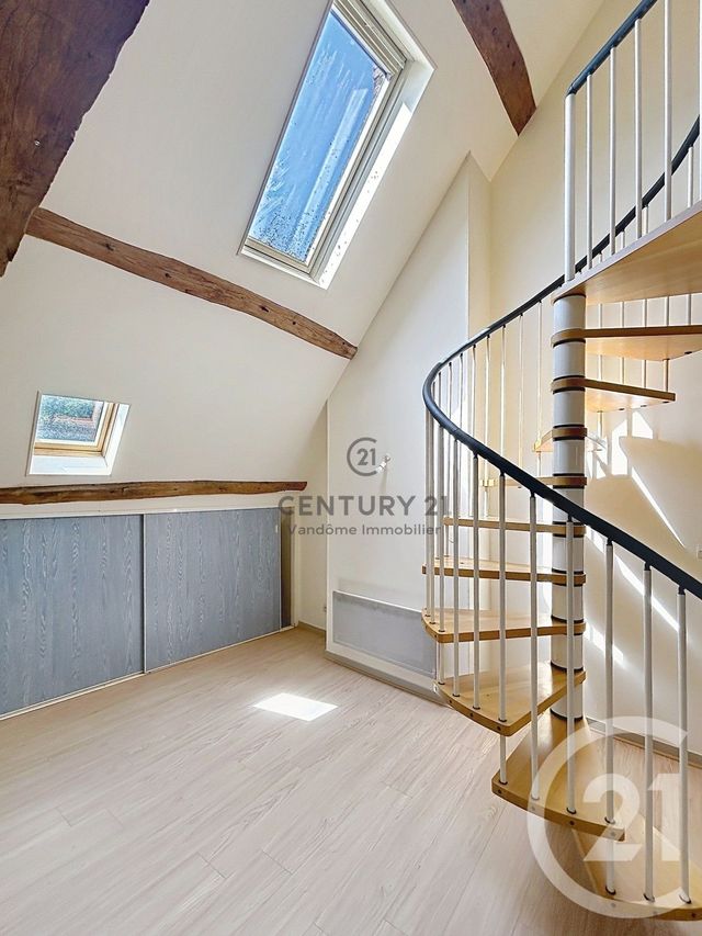 Appartement Duplex &agrave; louer - 2 pi&egrave;ces - 46,70 m2 - La Ferte Milon - 02 - PICARDIE
