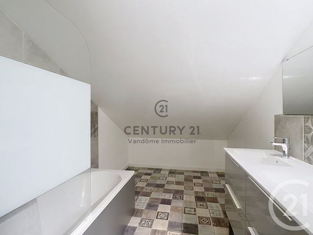 Maison &agrave; louer - 3 pi&egrave;ces - 57,20 m2 - Crepy En Valois - 60 - PICARDIE