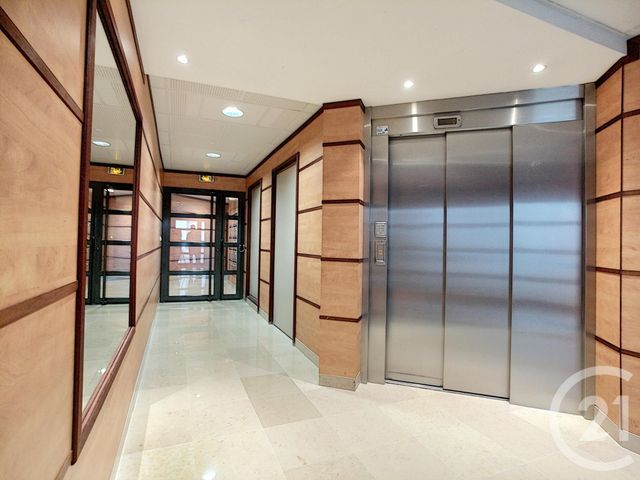 Appartement &agrave; louer - 3 pi&egrave;ces - 62,60 m2 - Crepy En Valois - 60 - PICARDIE