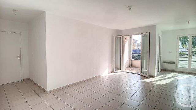 Appartement &agrave; louer - 3 pi&egrave;ces - 62,60 m2 - Crepy En Valois - 60 - PICARDIE