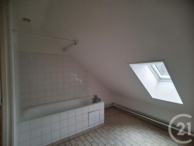 Appartement &agrave; louer - 3 pi&egrave;ces - 85 m2 - Crepy En Valois - 60 - PICARDIE
