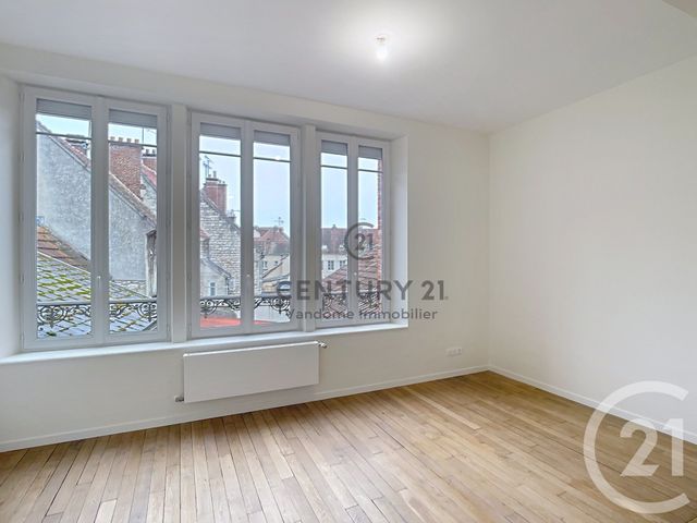 Appartement F3 &agrave; louer - 3 pi&egrave;ces - 70,41 m2 - Crepy En Valois - 60 - PICARDIE