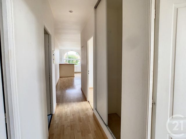 Appartement &agrave; louer - 4 pi&egrave;ces - 76,91 m2 - Crepy En Valois - 60 - PICARDIE