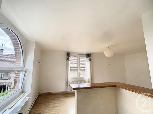 Appartement &agrave; louer - 4 pi&egrave;ces - 76,91 m2 - Crepy En Valois - 60 - PICARDIE