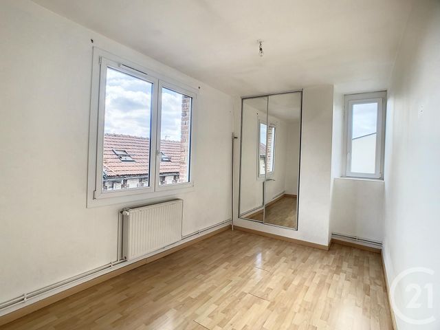 Appartement &agrave; louer - 4 pi&egrave;ces - 76,91 m2 - Crepy En Valois - 60 - PICARDIE