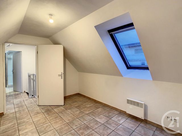 Appartement Duplex &agrave; louer - 4 pi&egrave;ces - 78 m2 - Crepy En Valois - 60 - PICARDIE