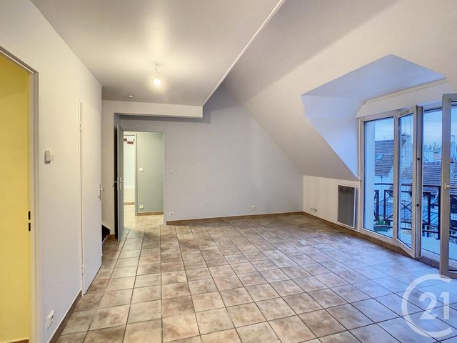 Appartement Duplex &agrave; louer - 4 pi&egrave;ces - 78 m2 - Crepy En Valois - 60 - PICARDIE