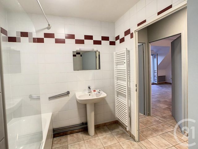 Appartement Duplex &agrave; louer - 4 pi&egrave;ces - 78 m2 - Crepy En Valois - 60 - PICARDIE