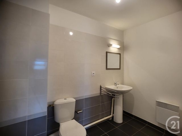 Appartement F2 &agrave; louer - 2 pi&egrave;ces - 30,96 m2 - Crepy En Valois - 60 - PICARDIE