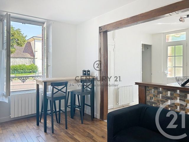 Maison &agrave; louer - 3 pi&egrave;ces - 50 m2 - Crepy En Valois - 60 - PICARDIE
