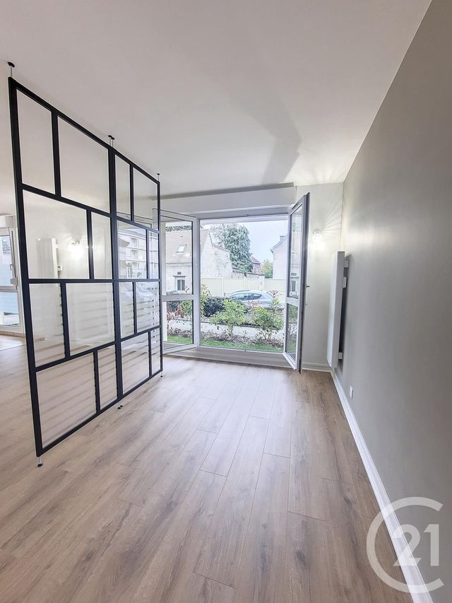 Appartement Studio &agrave; louer - 1 pi&egrave;ce - 31 m2 - Crepy En Valois - 60 - PICARDIE