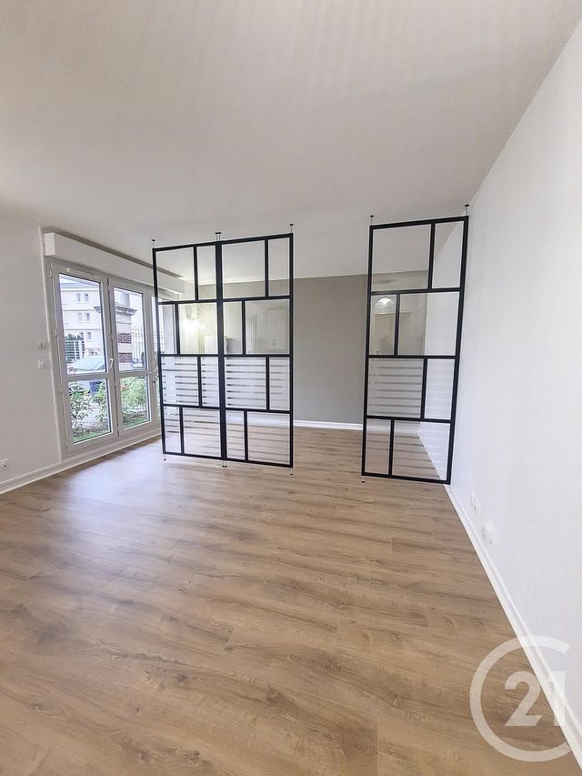 Appartement Studio &agrave; louer - 1 pi&egrave;ce - 31 m2 - Crepy En Valois - 60 - PICARDIE